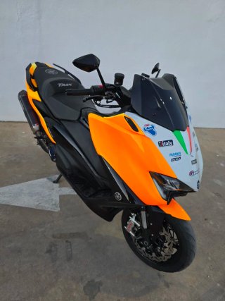 Yamaha Tmax 2021 Negra y Naranja