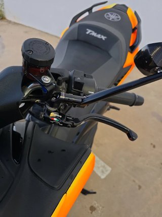 Yamaha Tmax 2021 Negra y Naranja