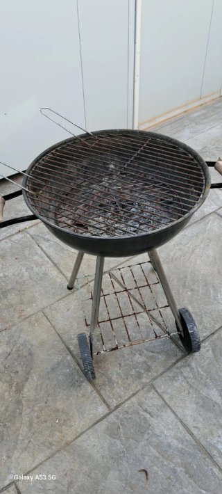Barbacoa Portátil Negra con Ruedas