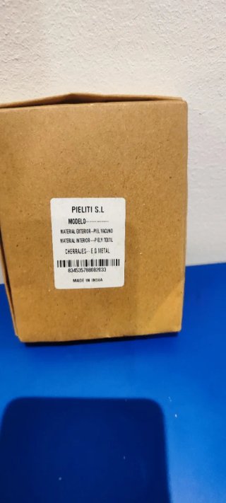 Cartera de piel negra y roja sin estrenar