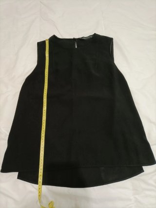 Blusa negra sin mangas