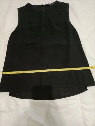 Blusa negra sin mangas