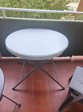 Mesa redonda plegable de resina