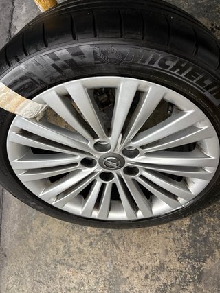 Llantas Opel 18 con Neumáticos Michelin