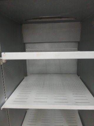 Nevera expositora con puerta de cristal