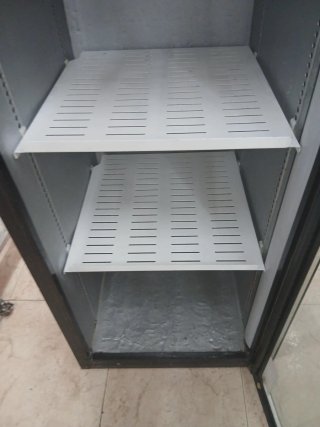 Nevera expositora con puerta de cristal