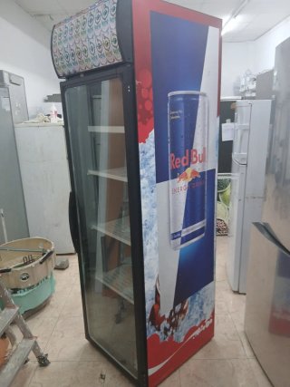 Nevera expositora con puerta de cristal
