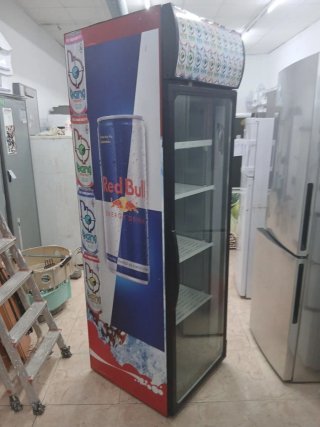 Nevera expositora con puerta de cristal