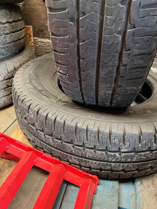2 Neumáticos Michelin 225/75R16C 116Q