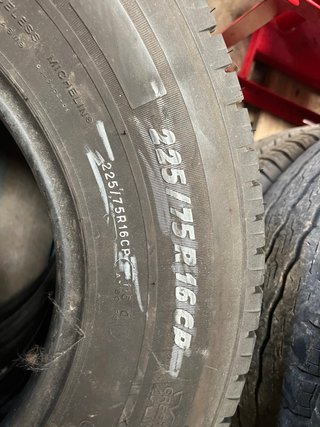 2 Neumáticos Michelin 225/75R16C 116Q