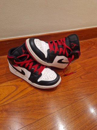 Scarpe Jordan 36.5 nere, rosse, bianche