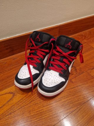 Scarpe Jordan 36.5 nere, rosse, bianche