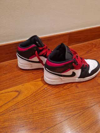 Scarpe Jordan 36.5 nere, rosse, bianche