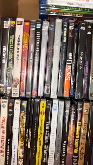Lote de películas precintadas +100 uni
