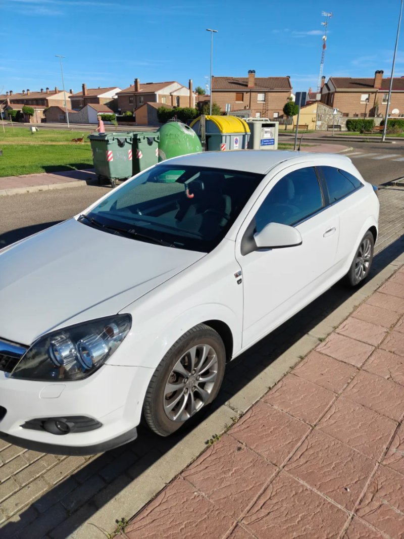 Opel Astra 2010 - foto 1