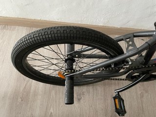 Bicicleta BMX Negra con 4 Pegs