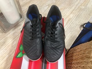 Botas de fútbol KIPSTA Negras