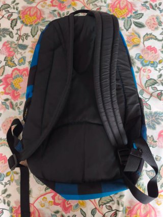 Mochila Dakine a cuadros azul y negra