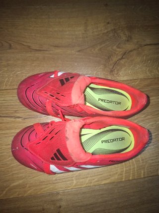 Botas de fútbol Adidas Predator Rojas de niño
