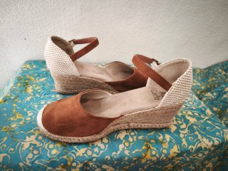 Alpargatas cuña Ana Carlo beige/marrón