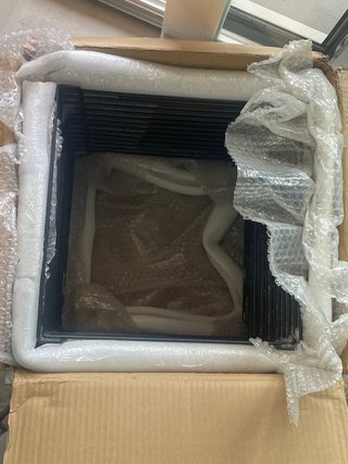 Mesa auxiliar de metal negra