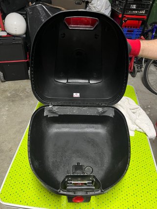 Baúl de moto negro 27litros