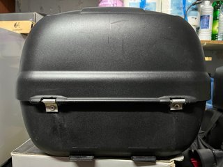Baúl de moto negro 27litros