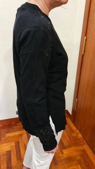 Jersey Lola Casademunt negro pedrería logo