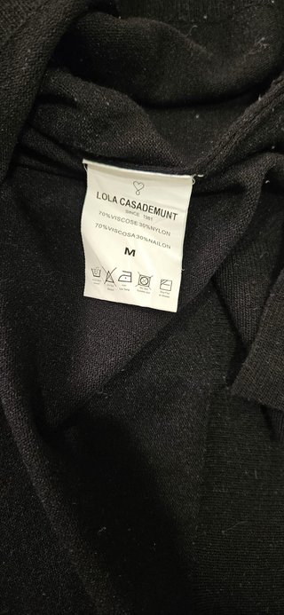 Jersey Lola Casademunt negro pedrería logo