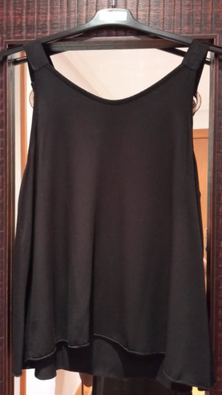 Blusa tirantes negra con anillas