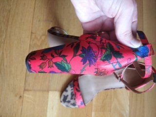 Sandalias ASOS tacón estampado floral y leopardo