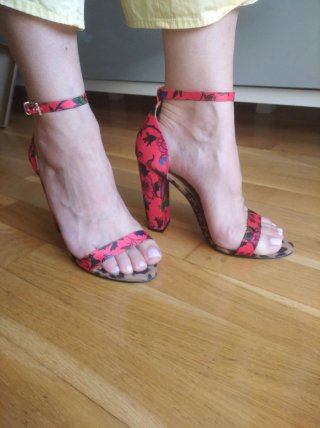 Sandalias ASOS tacón estampado floral y leopardo