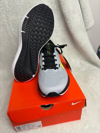 Nike Air Winflo 10 Talla 42 Gris/Amarillo