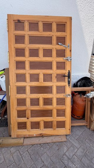 Puerta madera rústica para restauración