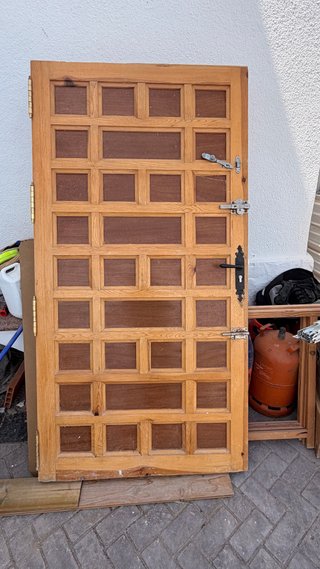 Puerta madera rústica para restauración