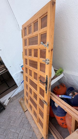 Puerta madera rústica para restauración