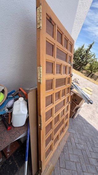 Puerta madera rústica para restauración