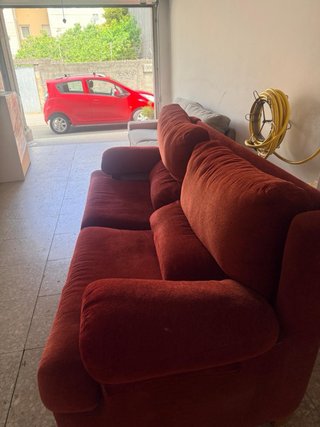 Sofá 3 plazas granate.