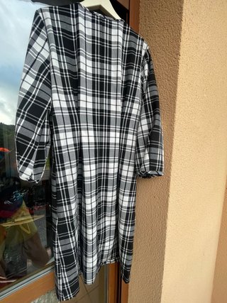 Vestido a cuadros blanco y negro