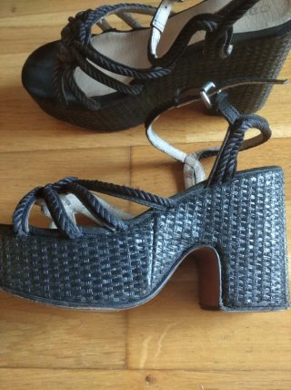 Sandalias cuña Camila's negras