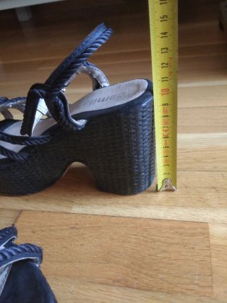 Sandalias cuña Camila's negras