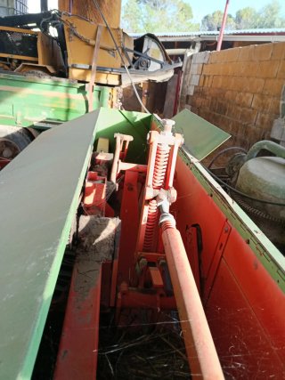 Empacadora de tractor para pacas pequeñas
