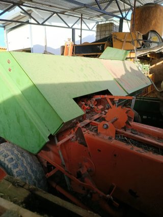 Empacadora de tractor para pacas pequeñas