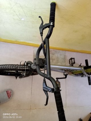 Bicicleta BMX plateada