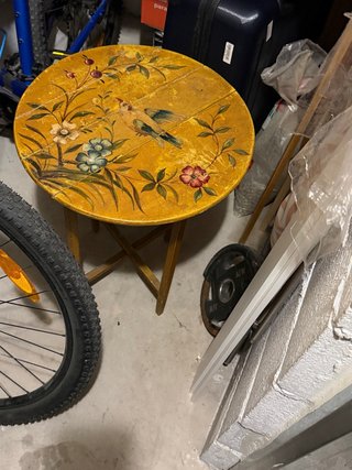 Mesa redonda de madera pintada a mano