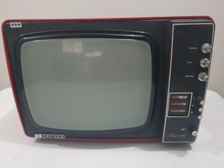 Televisor Antiguo Gruner Rojo y Negro