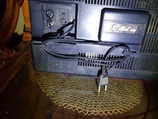 Televisor Antiguo Gruner Rojo y Negro