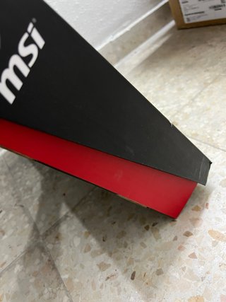 Caja original MSI Titan