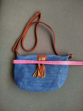 Bolso de hombro azul y marrón