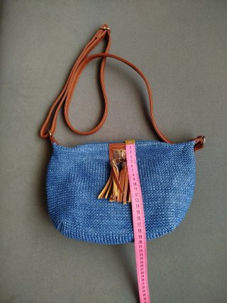 Bolso de hombro azul y marrón